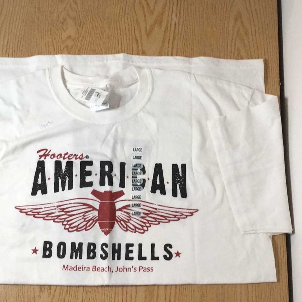 New Mens Hooters Bombshell Girl Silhouette Madeira Beach Florida Large w/Spots